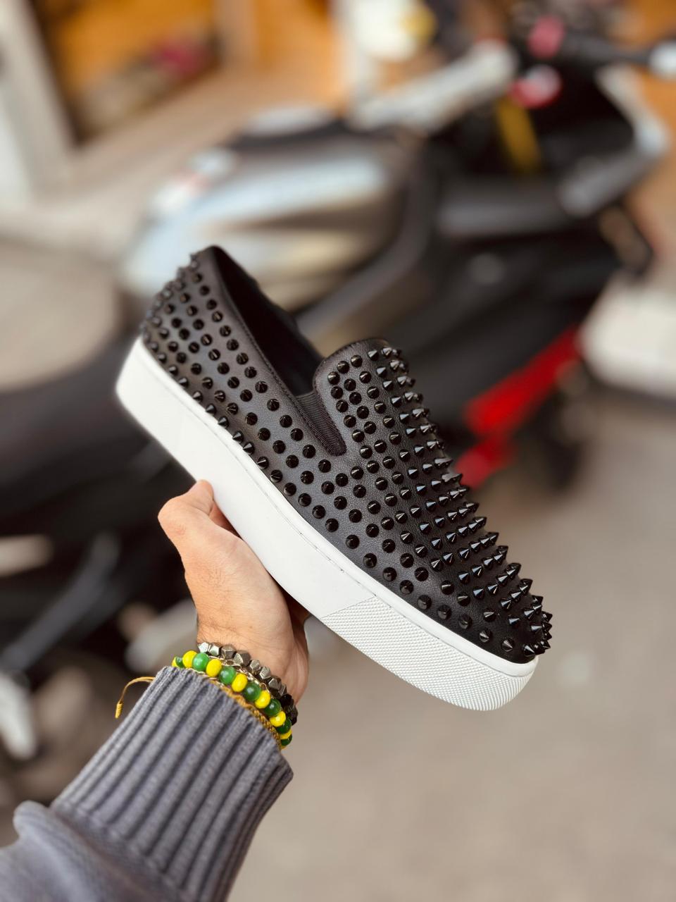 𝐂𝐡𝐫𝐢𝐬𝐭𝐢𝐚𝐧 𝐋𝐨𝐮𝐛𝐨𝐮𝐭𝐢𝐧