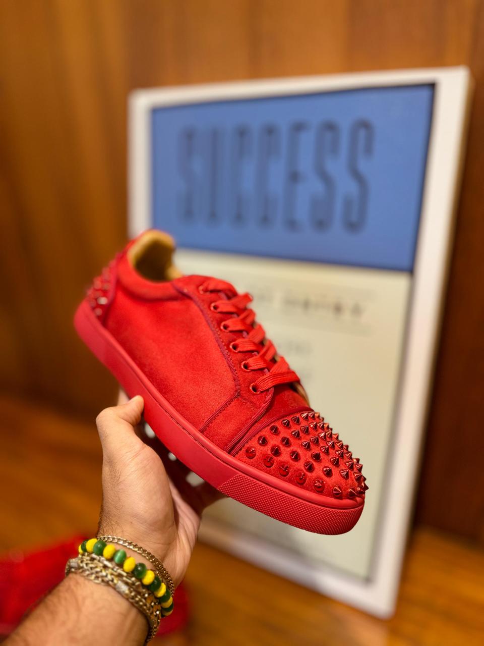 𝐂𝐡𝐫𝐢𝐬𝐭𝐢𝐚𝐧 𝐋𝐨𝐮𝐛𝐨𝐮𝐭𝐢𝐧