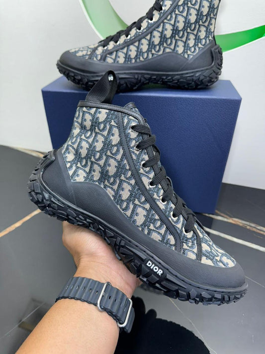 𝐂𝐡𝐫𝐢𝐬𝐭𝐢𝐚𝐧 𝐃𝐢𝐨𝐫