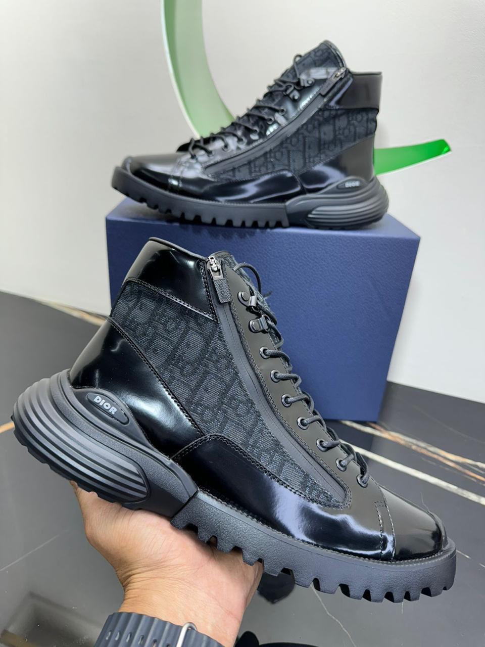 𝐂𝐡𝐫𝐢𝐬𝐭𝐢𝐚𝐧 𝐃𝐢𝐨𝐫