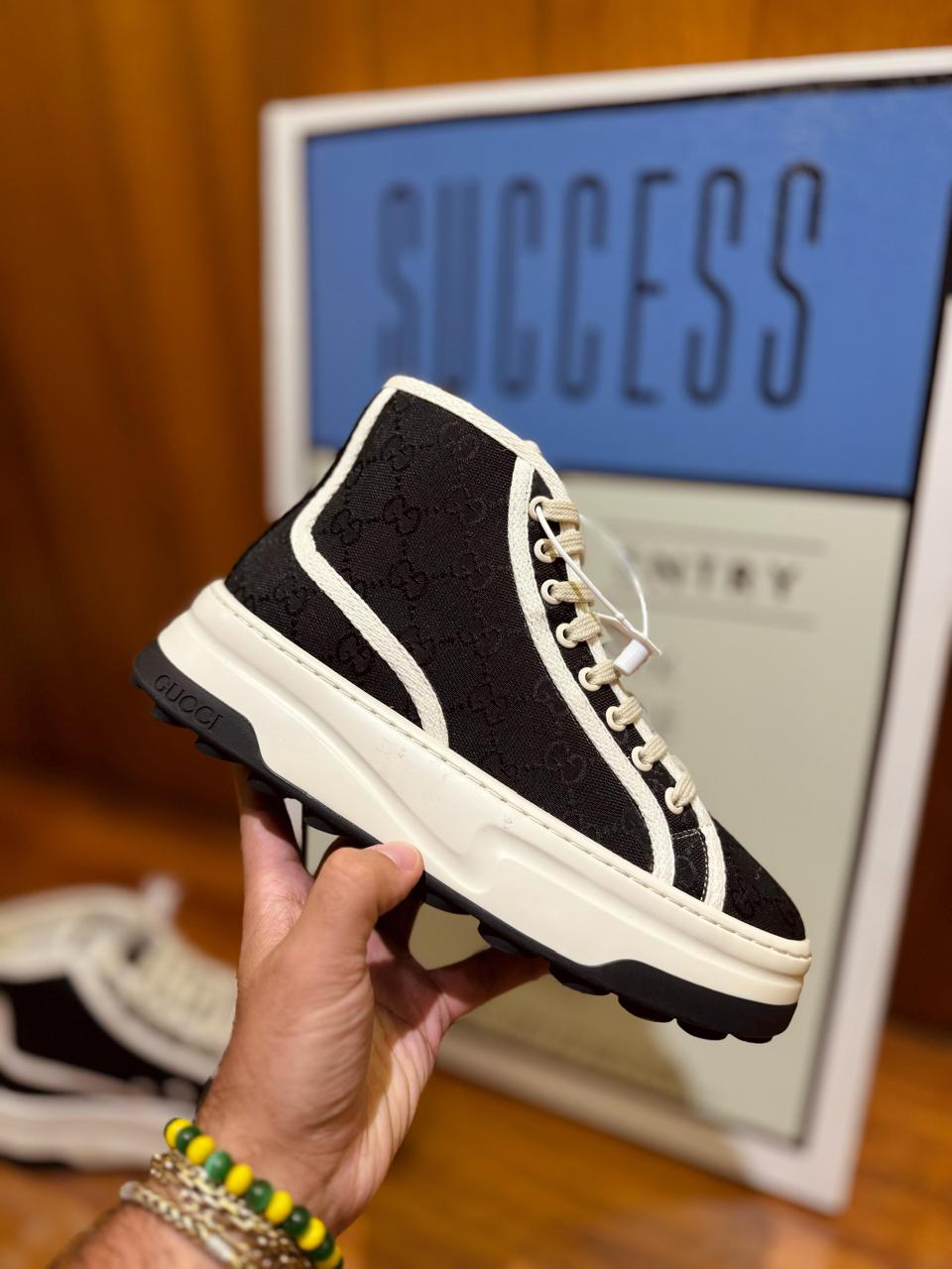 𝐂𝐡𝐫𝐢𝐬𝐭𝐢𝐚𝐧 𝐃𝐢𝐨𝐫