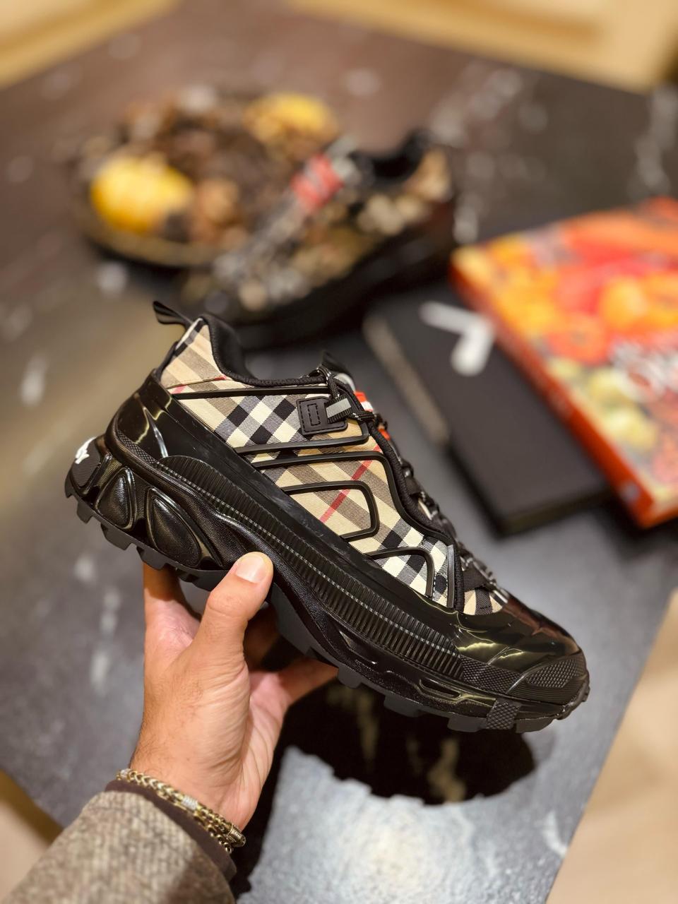 𝐁𝐮𝐫𝐛𝐞𝐫𝐫𝐲