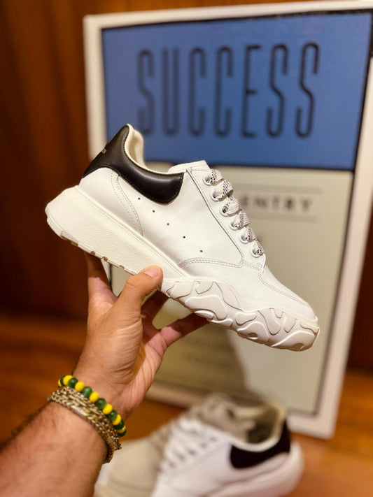 𝐀𝐥𝐞𝐱𝐚𝐧𝐝𝐞𝐫 𝐌𝐜𝐐𝐔𝐄𝐄𝐍
